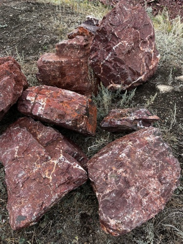 Ландшафтные глыбы красно-фиолетовые 200-1000 килограмм купить в Радужном