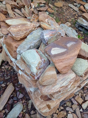 Златолит жёлтый, жёлто-зелёный глыбки и валуны для ланшафтного дизайна купить в Радужном