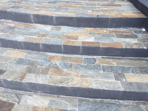 Плитка из Златолита Уральского для лестницы купить в Радужном