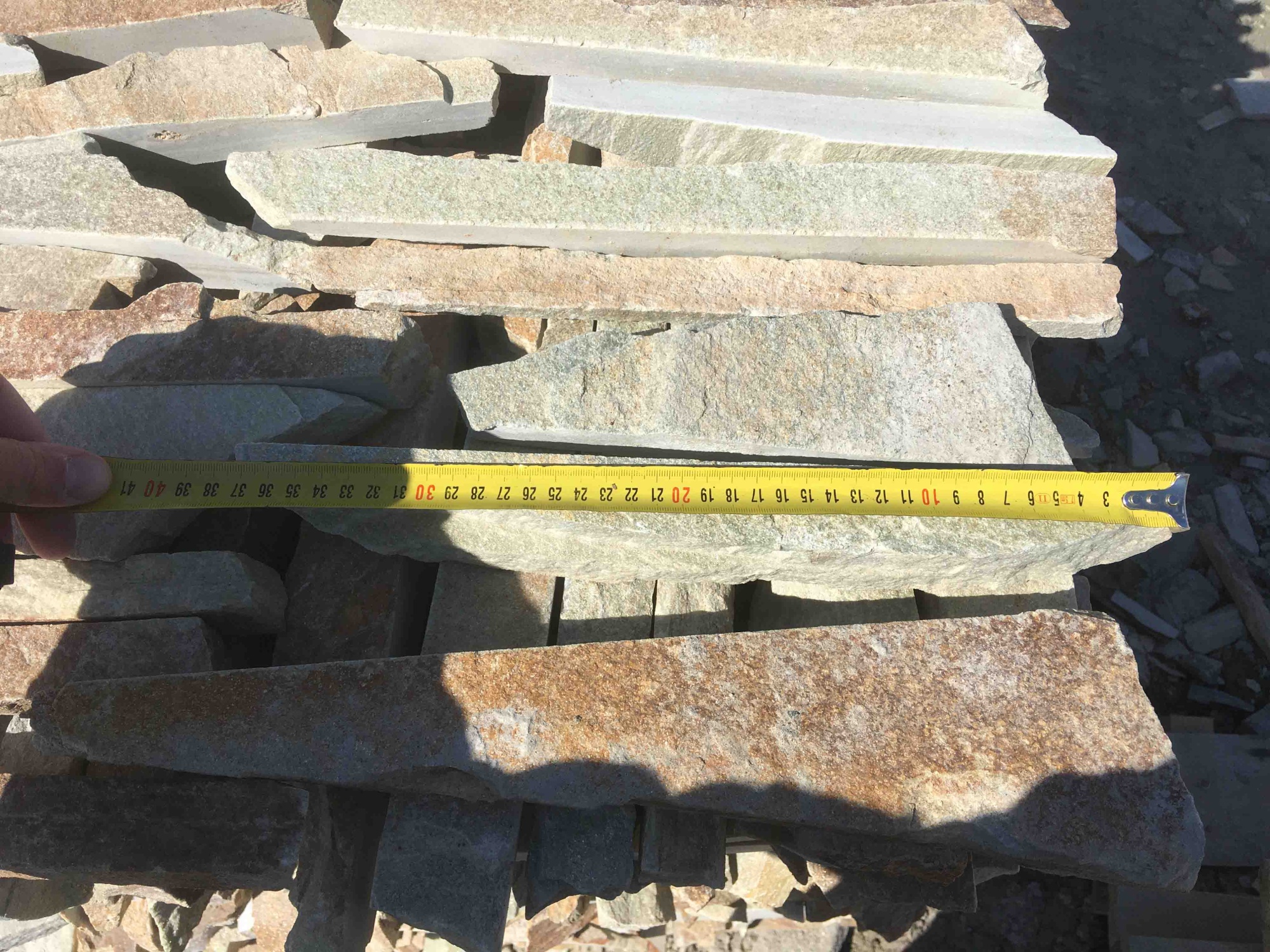 Горбушка златолит золотистый для облицовки купить в Радужном