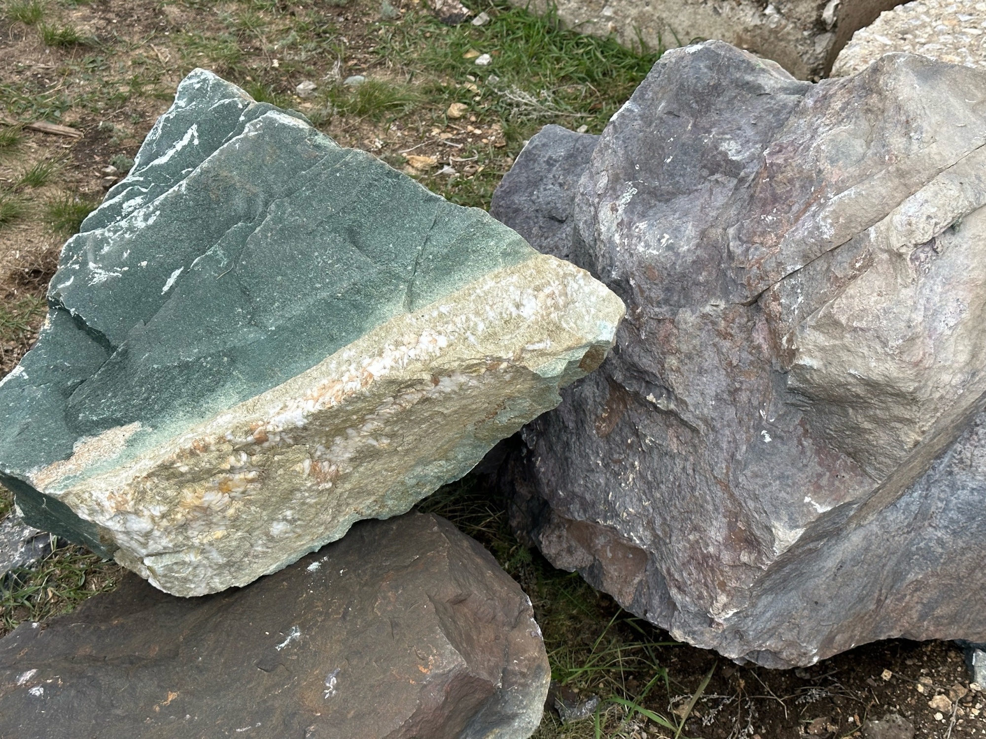 Камни для ландшафтного дизайна зелёные 10-60 килограмм купить в Радужном