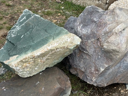 Камни для ландшафтного дизайна зелёные 10-60 килограмм купить в Радужном