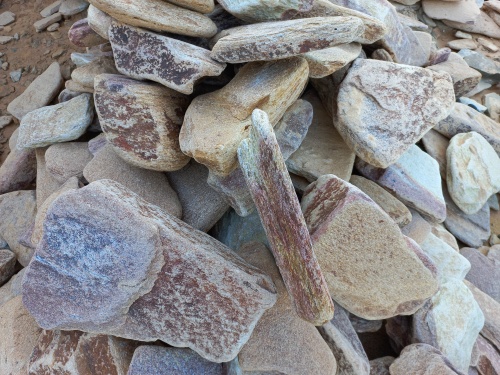 Златолит жёлтый, жёлто-зелёный глыбки и валуны для ланшафтного дизайна купить в Радужном