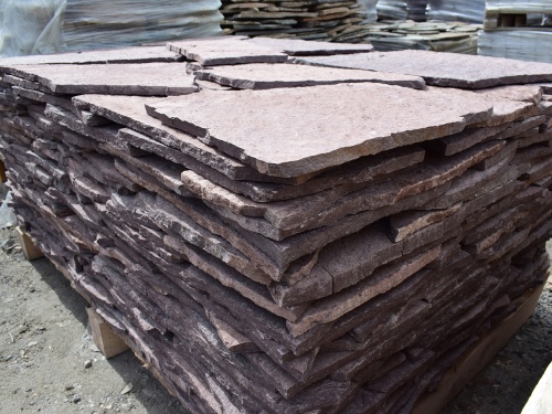 Плитняк лемезит бордовый для облицовки цоколя 20-25 мм  купить в Радужном