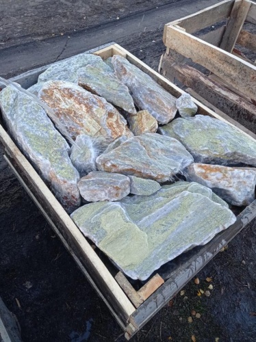 Златолит жёлтый, жёлто-зелёный глыбки и валуны для ланшафтного дизайна купить в Радужном