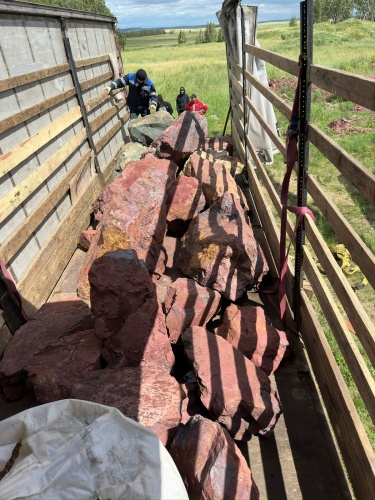 Ландшафтные глыбы красно-фиолетовые 200-1000 килограмм купить в Радужном