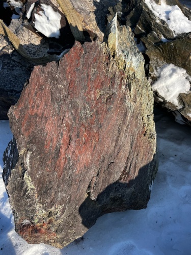 Ландшафтные глыбы красно-фиолетовые 200-1000 килограмм купить в Радужном