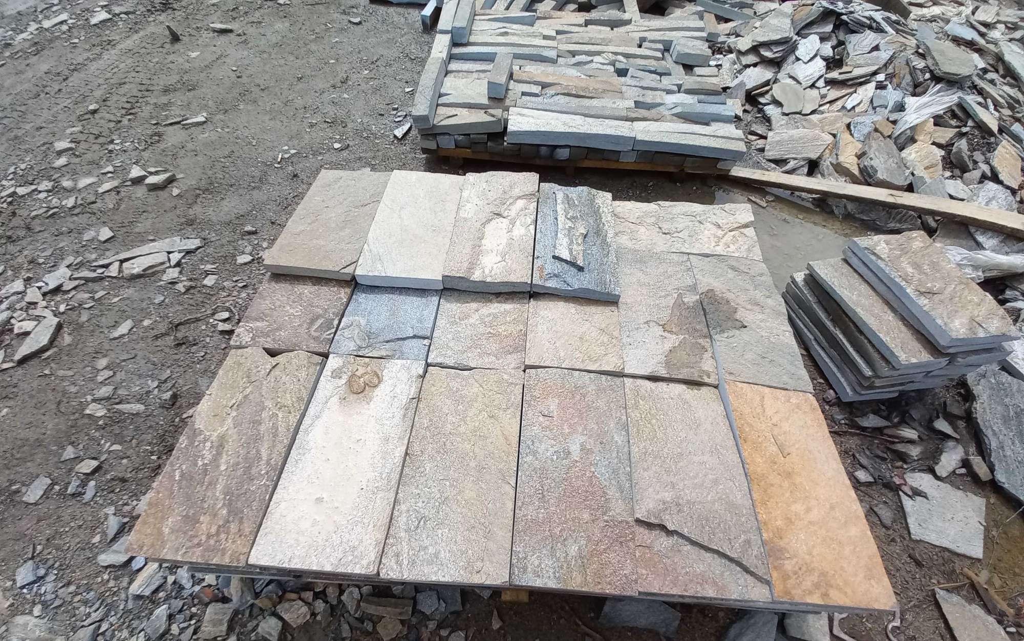 Плитка пилёная златолит Уральский для фасада купить в Радужном