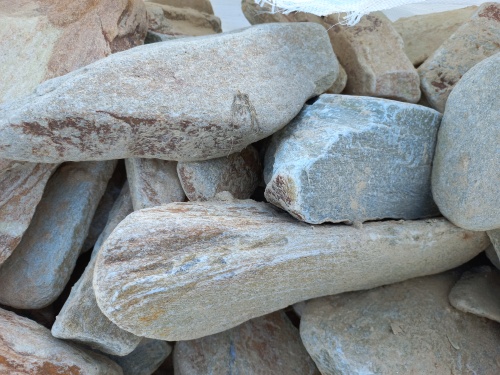 Златолит жёлтый, жёлто-зелёный глыбки и валуны для ланшафтного дизайна купить в Радужном