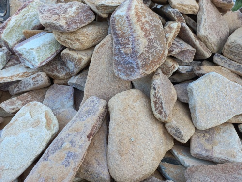 Златолит жёлтый, жёлто-зелёный глыбки и валуны для ланшафтного дизайна купить в Радужном