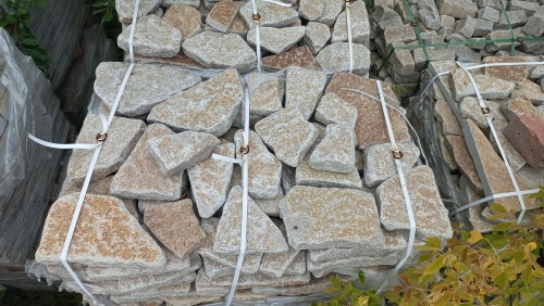 Гранитный плитняк галтованный для мощения купить в Радужном