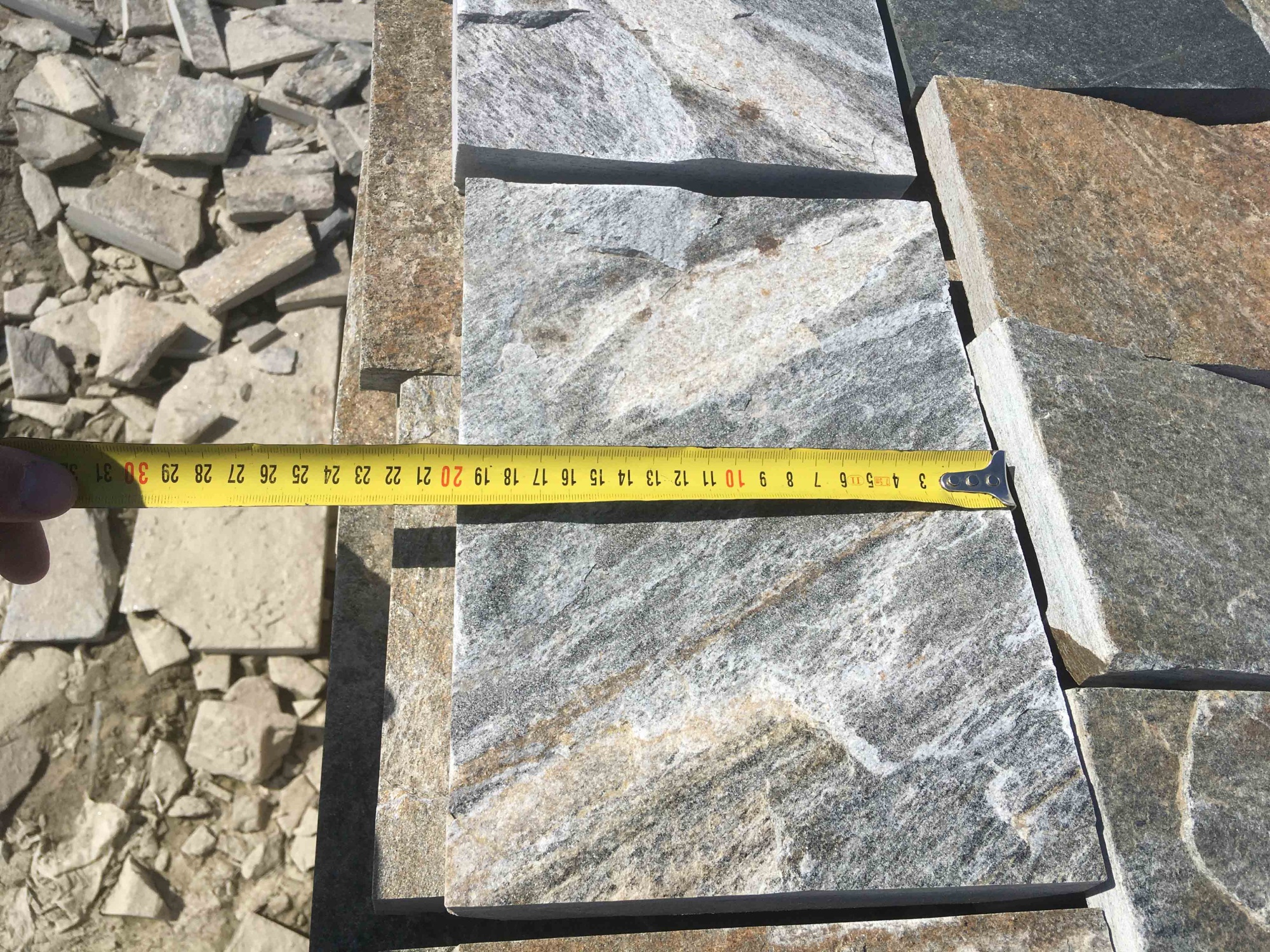 Плитка пилёная златолит Уральский для фасада купить в Радужном