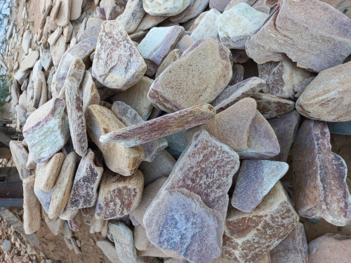 Златолит жёлтый, жёлто-зелёный глыбки и валуны для ланшафтного дизайна купить в Радужном