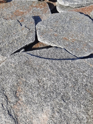 Златолит серебристый галтованный для лестниц купить в Радужном