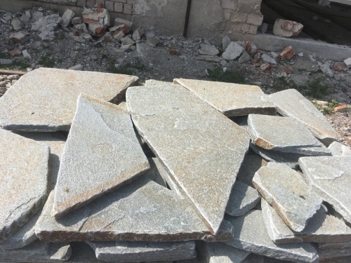 Златолит серебристый галтованный для лестниц купить в Радужном